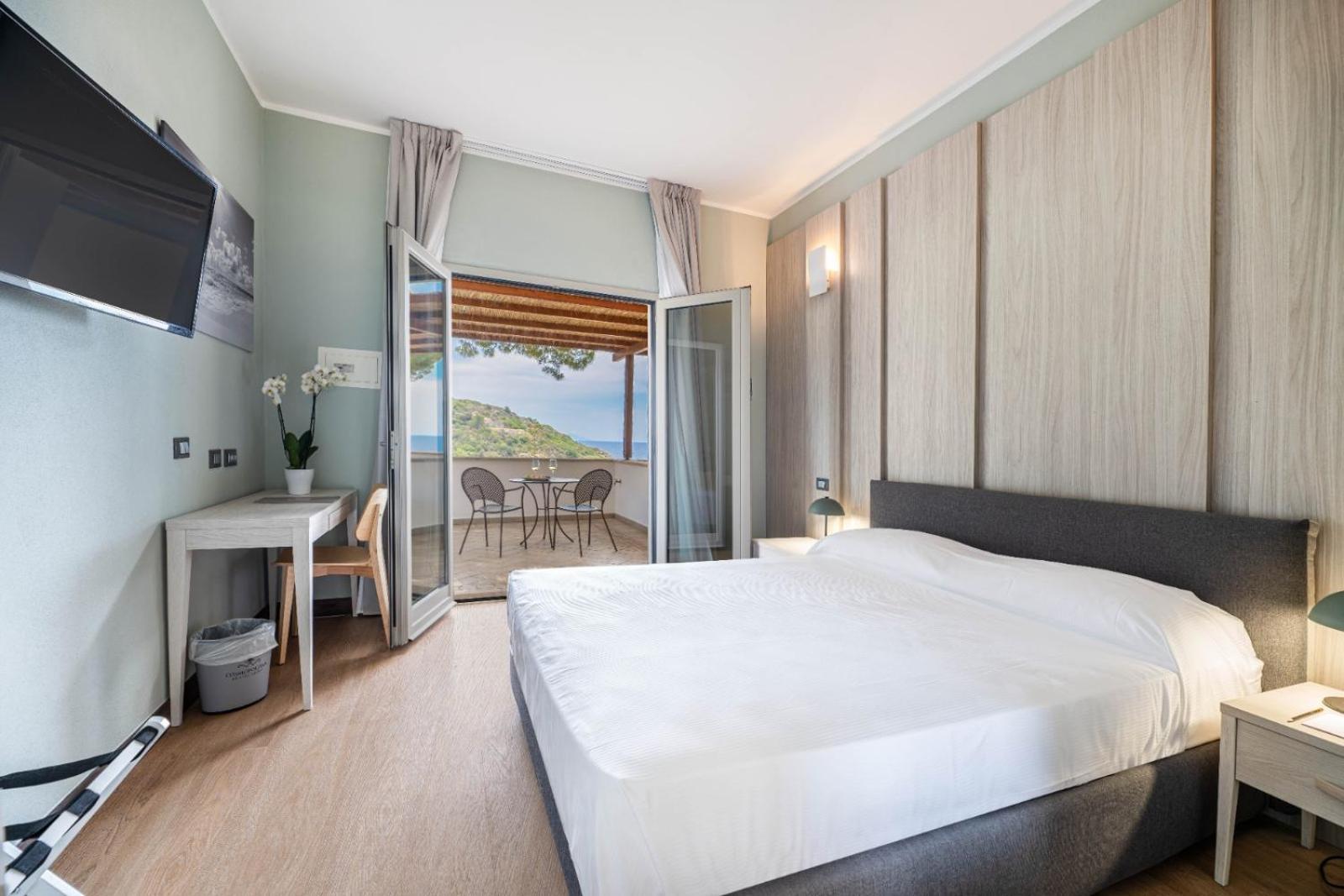 Hotel Baia Imperiale Spiaggia di Cavoli Esterno foto