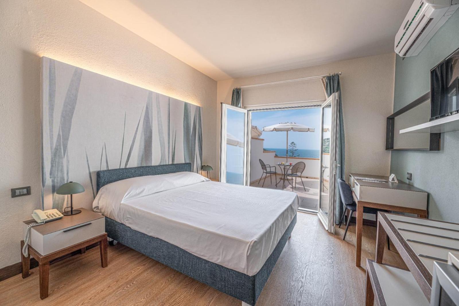 Hotel Baia Imperiale Spiaggia di Cavoli Esterno foto