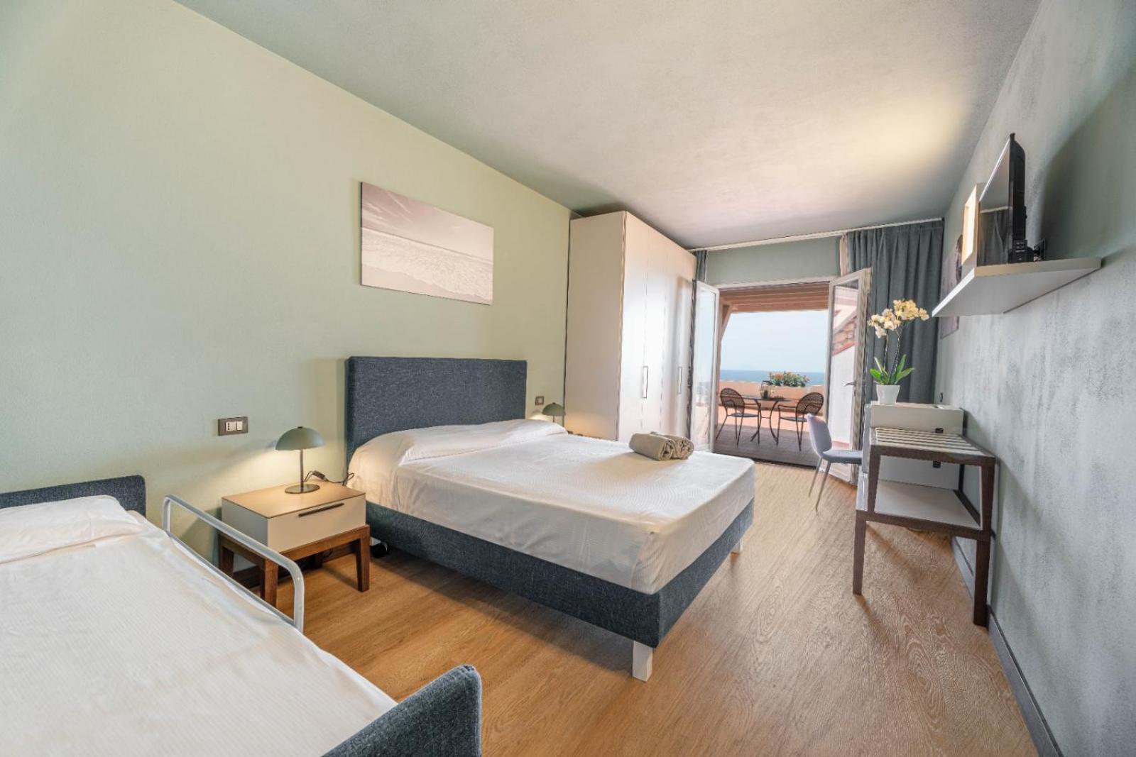 Hotel Baia Imperiale Spiaggia di Cavoli Esterno foto