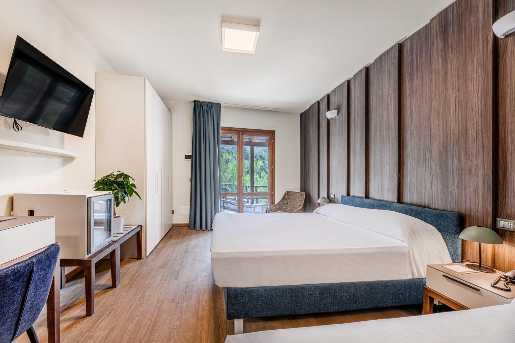 Hotel Baia Imperiale Spiaggia di Cavoli Esterno foto