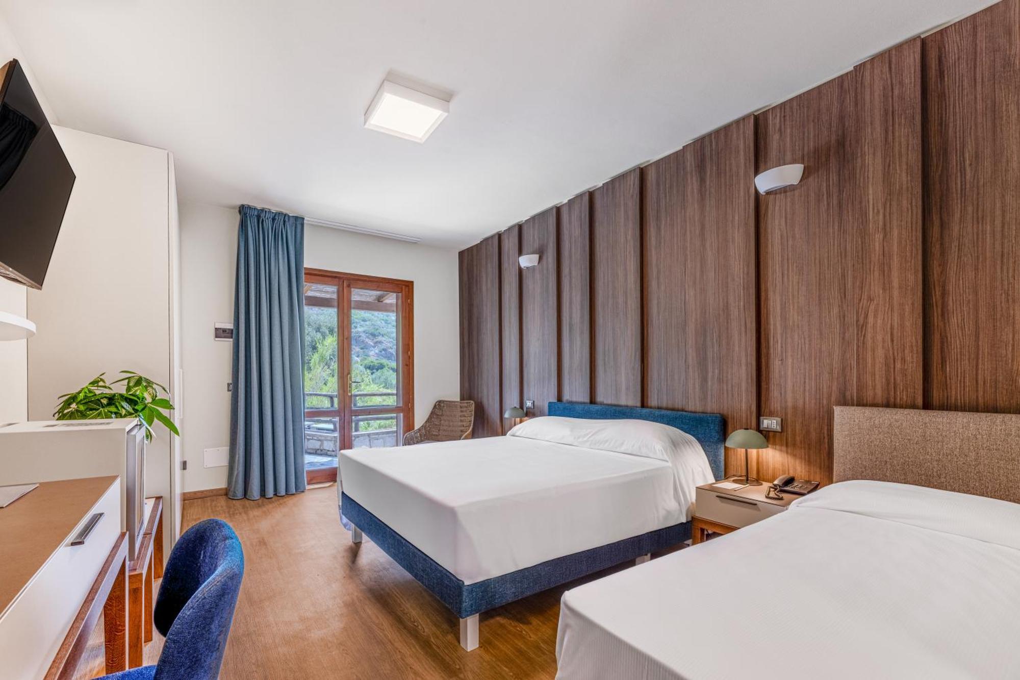 Hotel Baia Imperiale Spiaggia di Cavoli Esterno foto