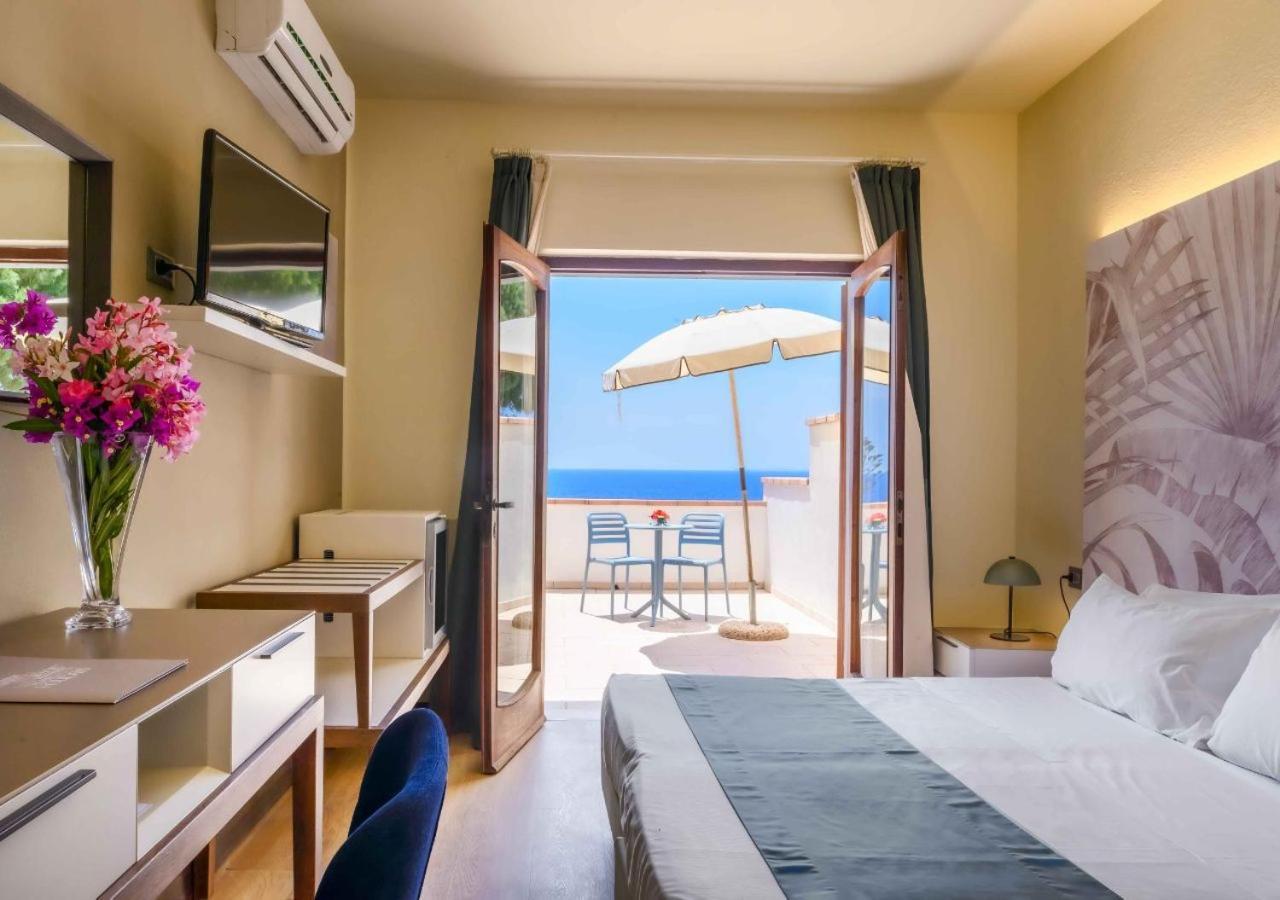 Hotel Baia Imperiale Spiaggia di Cavoli Esterno foto
